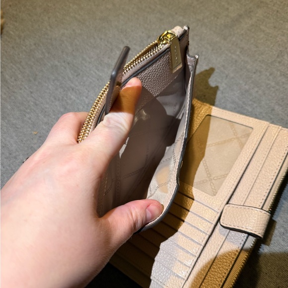 Michael Kors Women's Blush Pink Wallet and Purse - Picture 6 of 16